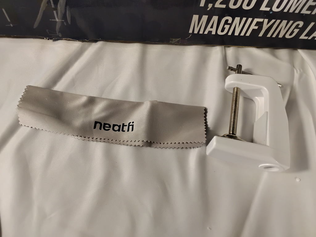 Neatfi Lampada LED con Lente d'Ingrandimento 1.200 Lumen | Braccio Orientabile con Morsetto | Bianca | Nuova