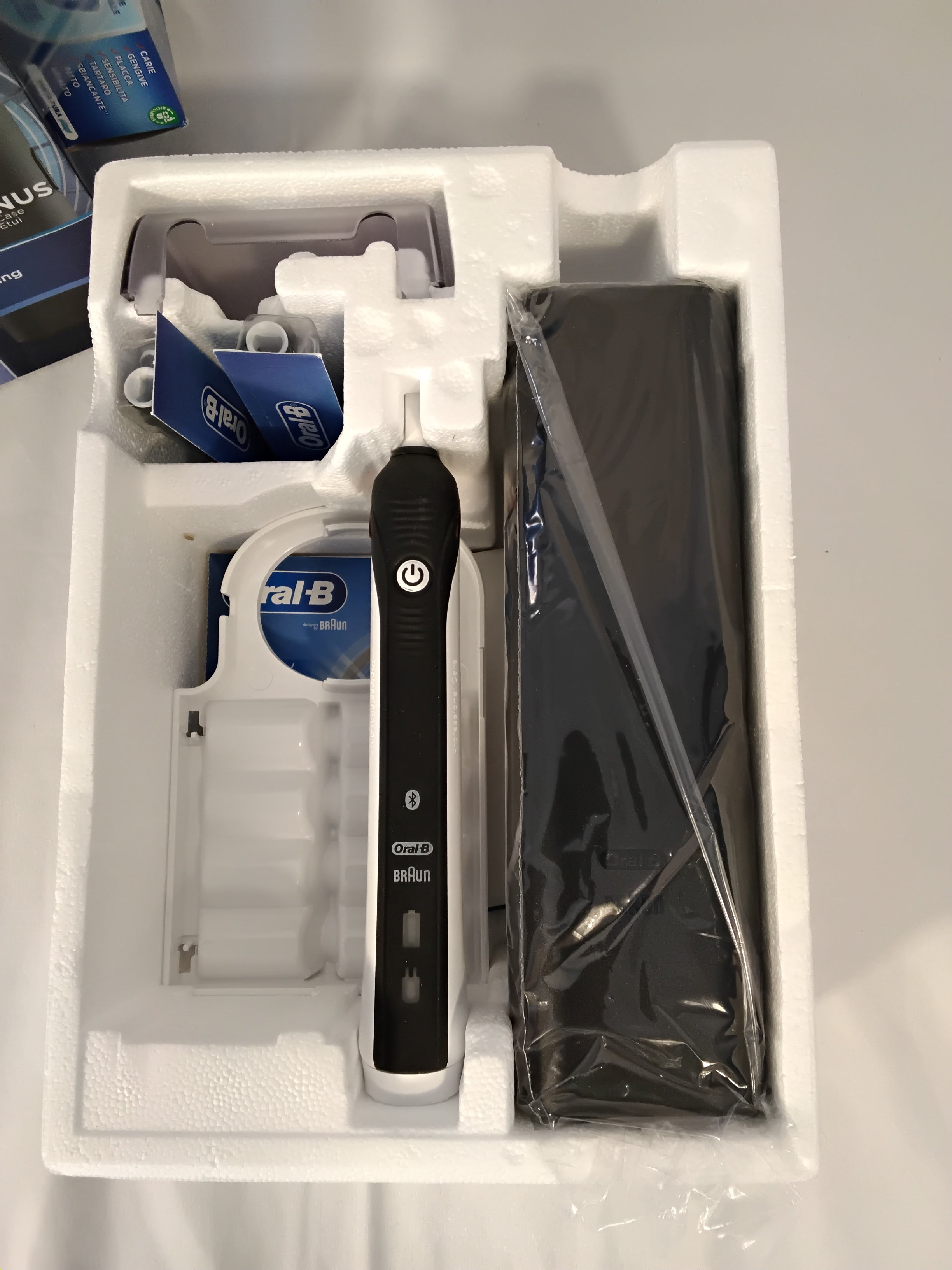Oral-B Smart 4 4500 Black Edition | Spazzolino Elettrico Bluetooth con Custodia da Viaggio | Nuovo