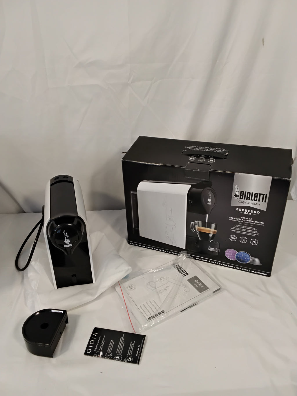 Bialetti Gioia Macchina da Caffè Espresso a Capsule | 20 Bar | 1200W | Bianca/Nera Nuova testata