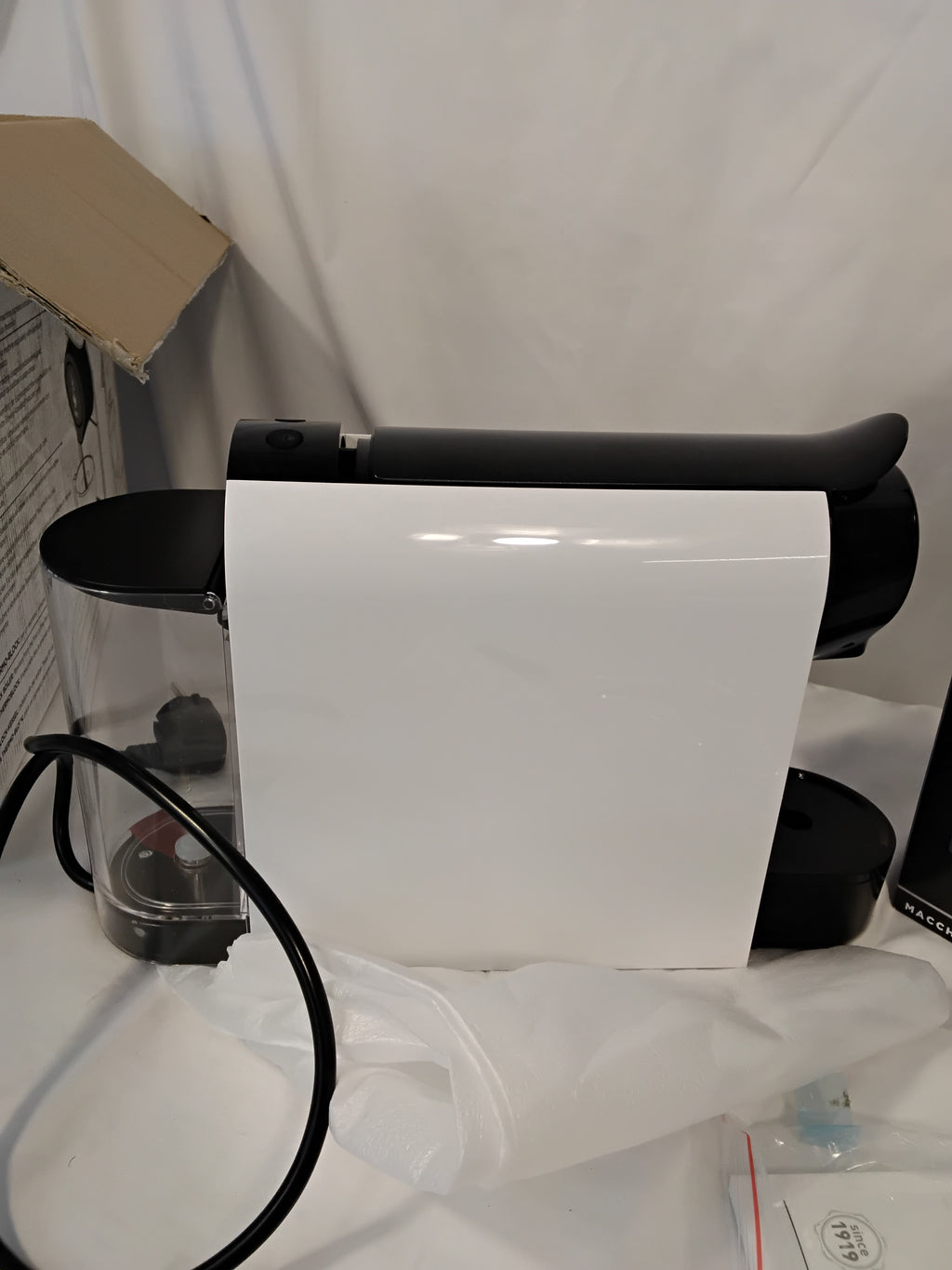 Bialetti Gioia Macchina da Caffè Espresso a Capsule | 20 Bar | 1200W | Bianca/Nera Nuova testata