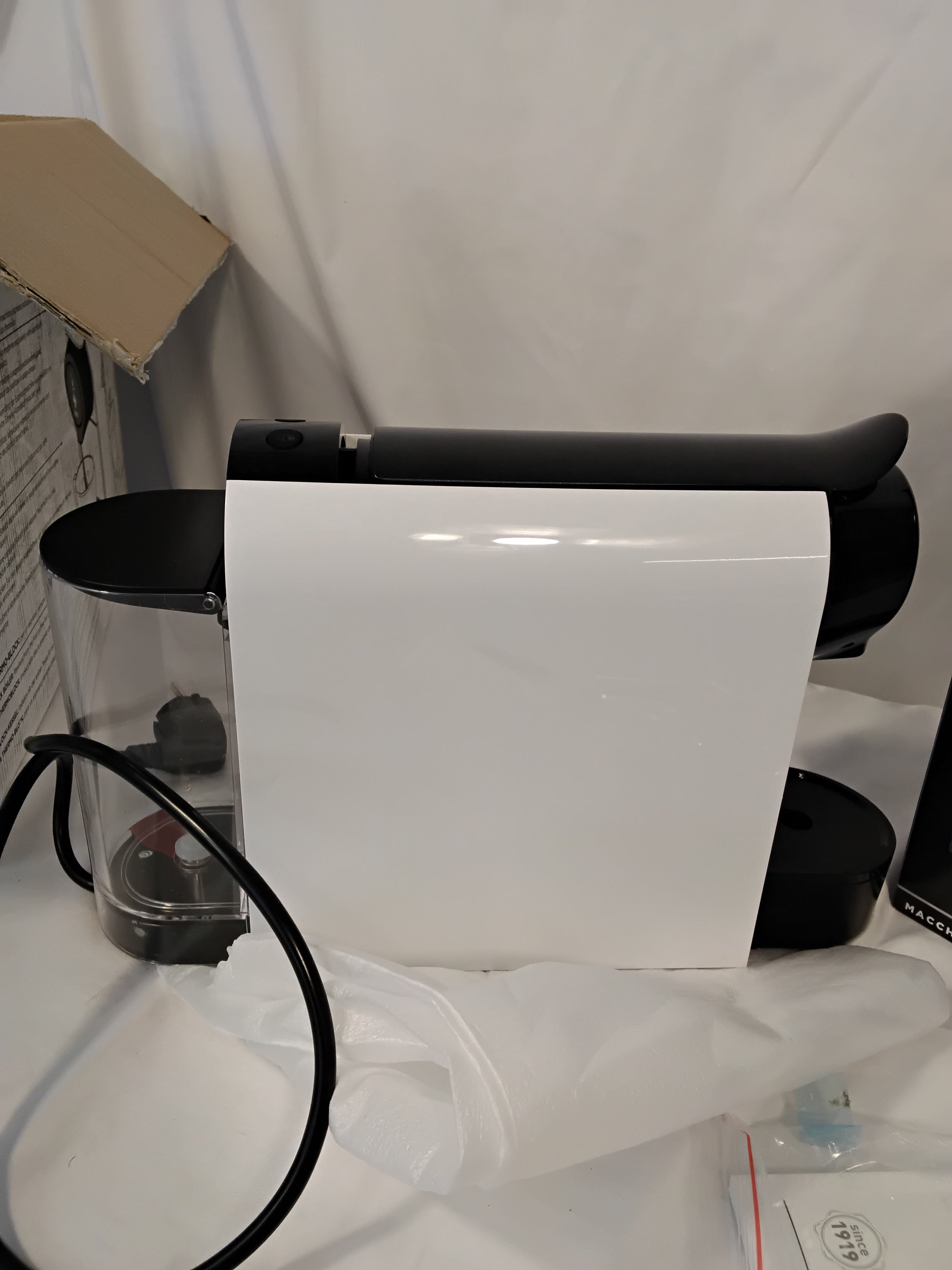 Bialetti Gioia Macchina da Caffè Espresso a Capsule | 20 Bar | 1200W | Bianca/Nera Nuova testata