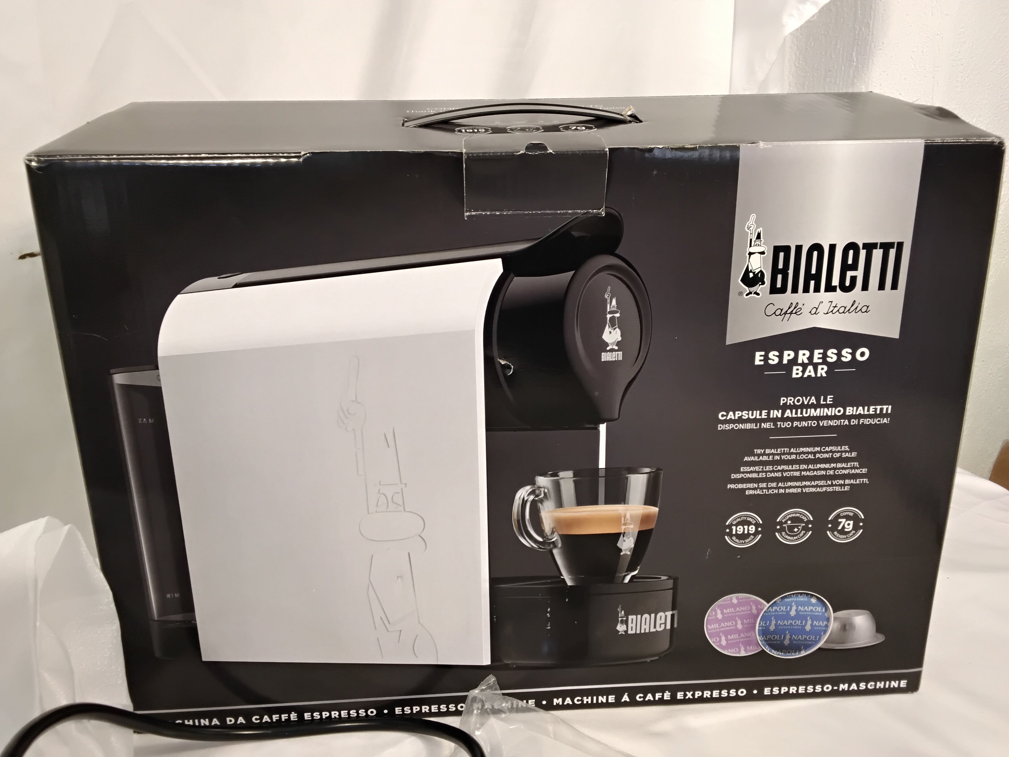 Bialetti Gioia Macchina da Caffè Espresso a Capsule | 20 Bar | 1200W | Bianca/Nera Nuova testata