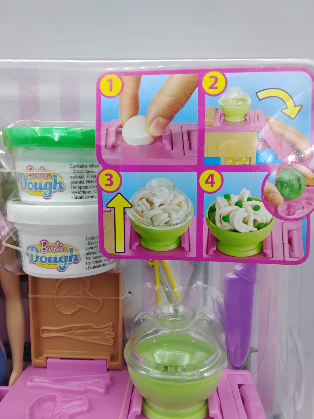 🍜BARBIE NOODLE BAR GHK43, BAMBOLA CON CUCINA PER NOODLE, PASTA DA MODELLARE, ACCESSORI, 4+ ANNI, NUOVA