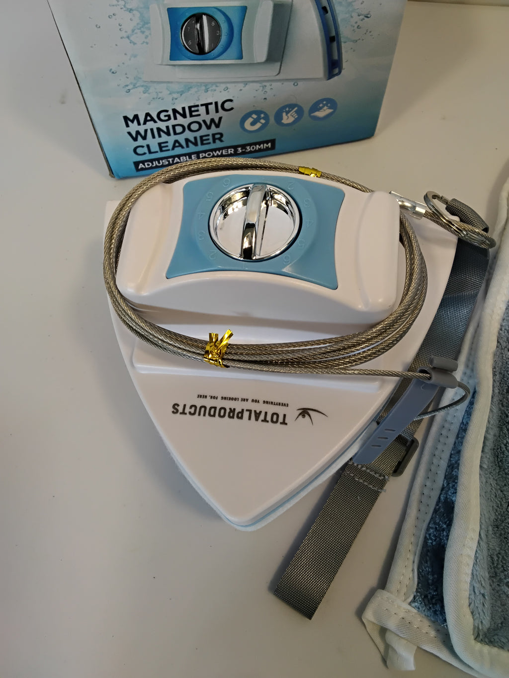 TOTALPRODUCTS MAGNETIC WINDOW CLEANER 3-30MM, LAVAVETRI MAGNETICO REGOLABILE PER DOPPI E TRIPLI VETRI, CON CAVO DI SICUREZZA E ACCESSORI, BIANCO/AZZURRO, NUOVO