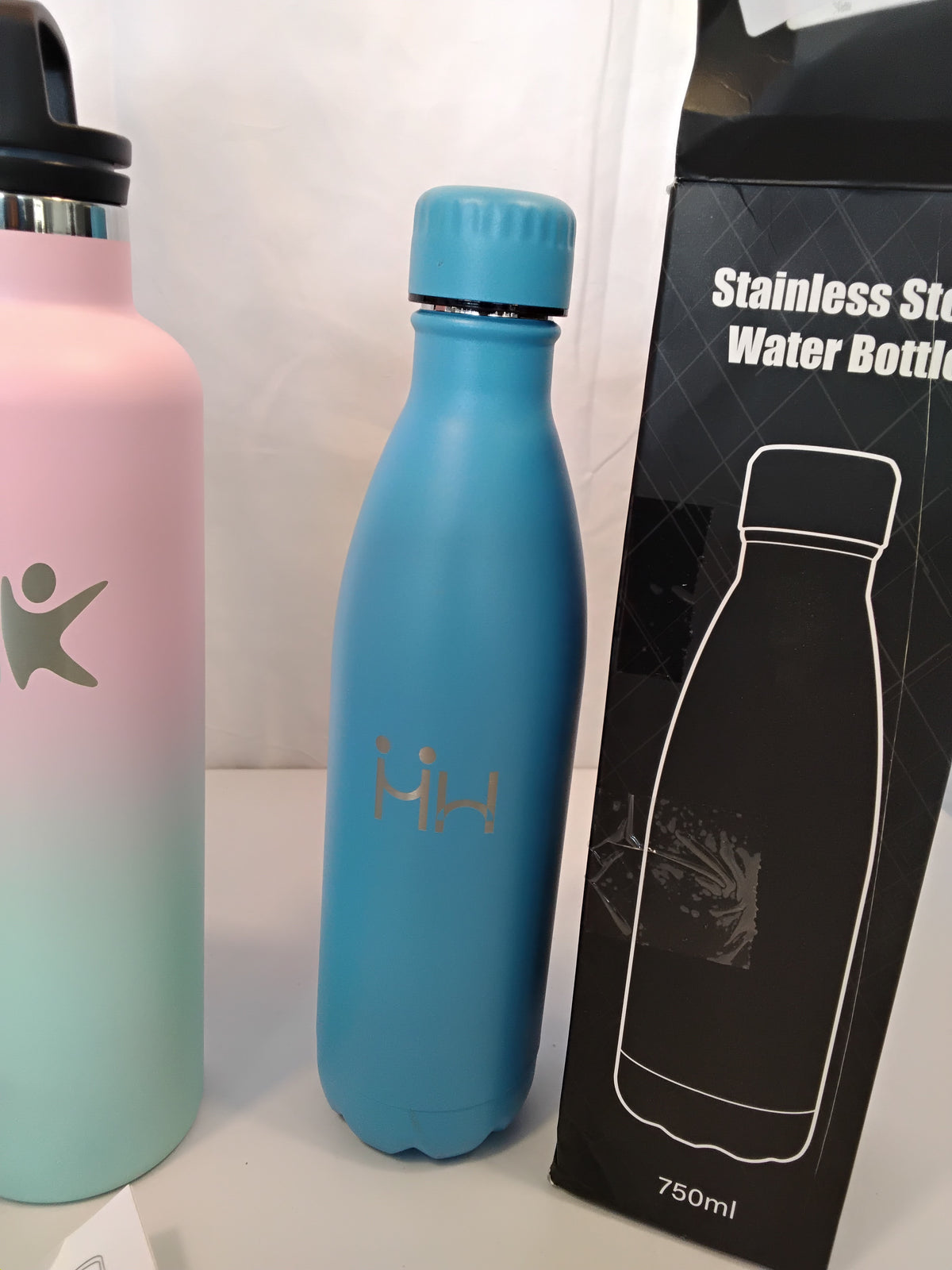 SET 2 BORRACCE TERMICHE IN ACCIAIO INOX: BORRACCIA SFUMATA 1000 ML CON CANNUCCIA E TAPPO DI RICAMBIO + BORRACCIA AZZURRA 750 ML, NUOVE
