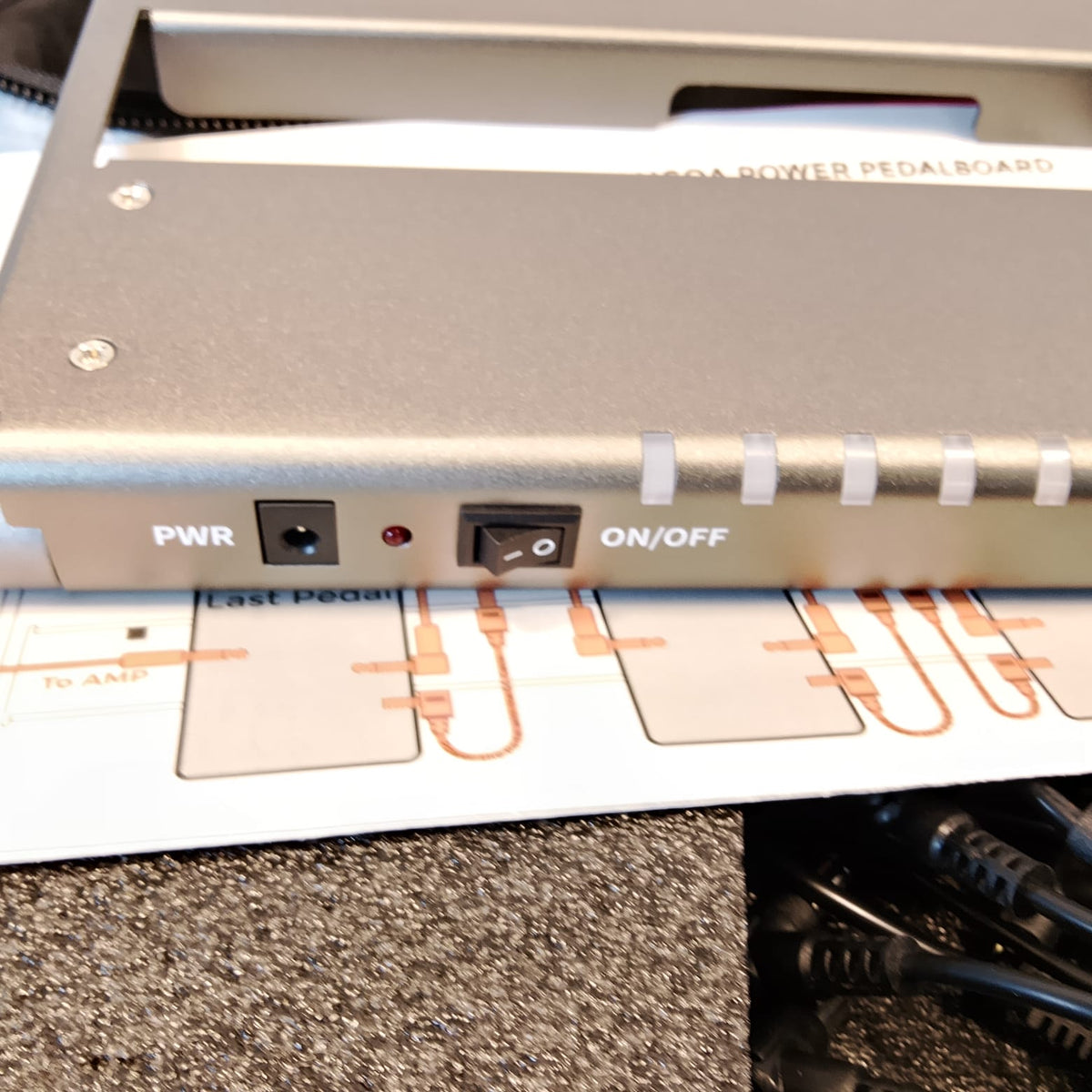 Pedaleira per Effetti Chitarra con Alimentatore Integrato e Borsa Vangoa Power Pedalboard Nuova