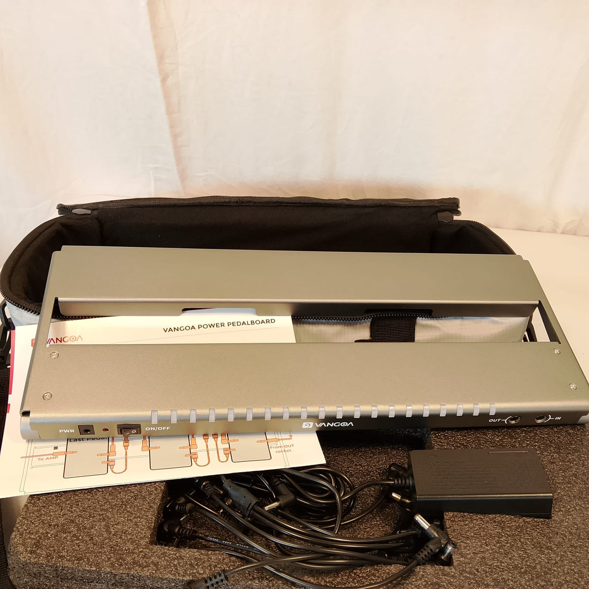 Pedaleira per Effetti Chitarra con Alimentatore Integrato e Borsa Vangoa Power Pedalboard Nuova