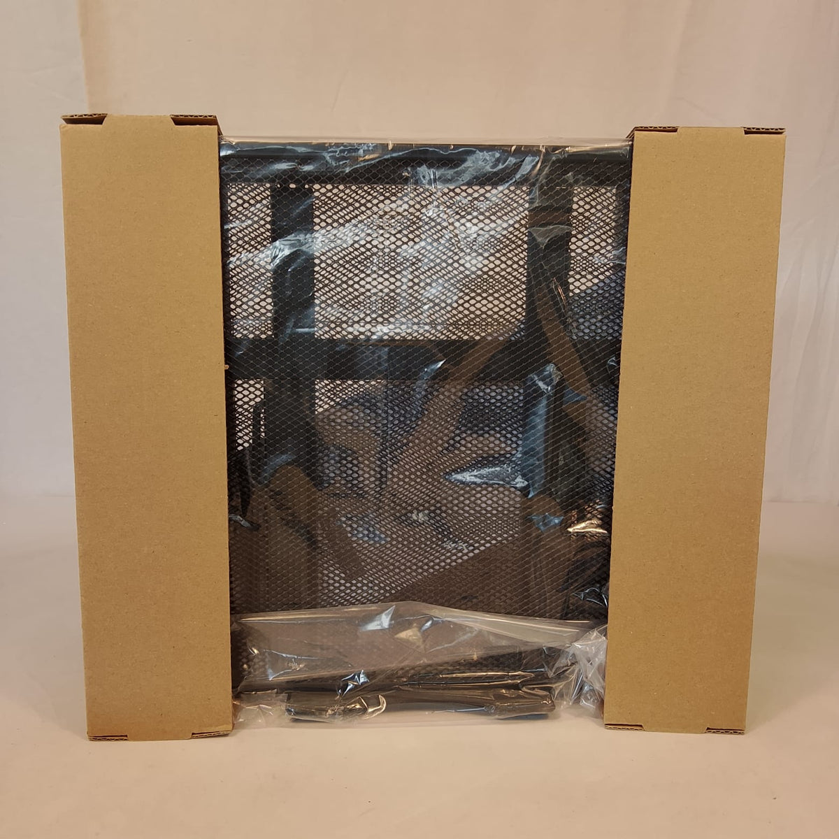 Supporto per PC Portatile Regolabile Ventilato in Rete Metallica Amazon Basics Nuovo
