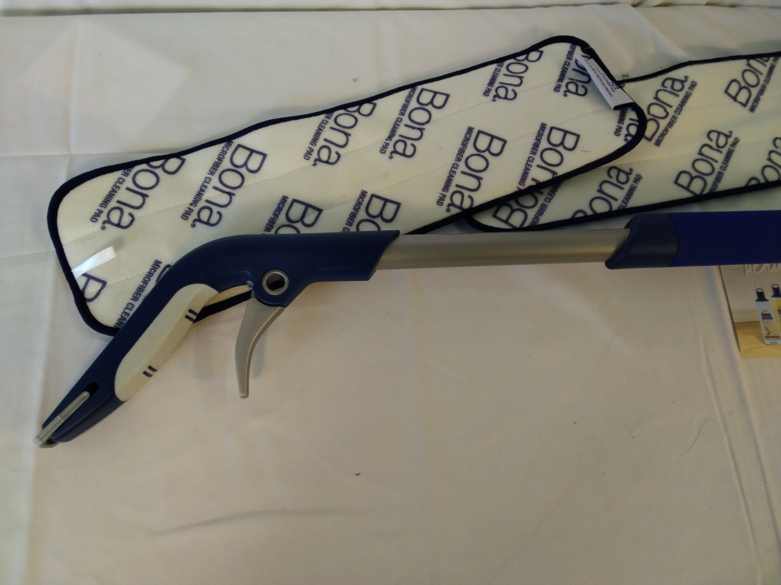 Bona Spray Mop | Lavapavimenti con Spray, Flacone e 2 Panni | Nuovo