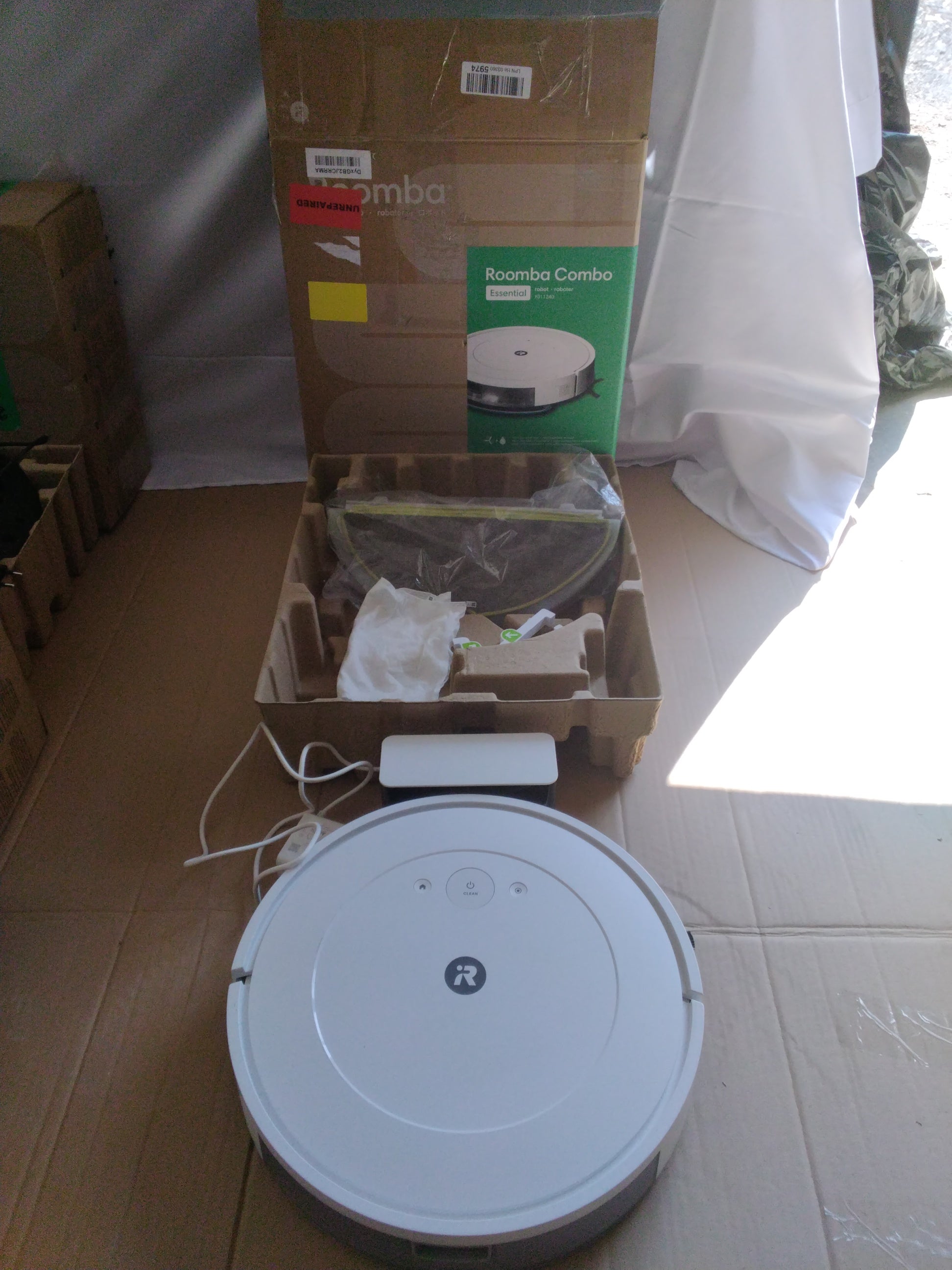 iRobot Roomba Combo Essential Robot Aspirapolvere e Lavapavimenti | Bianco | Usato Come Nuovo