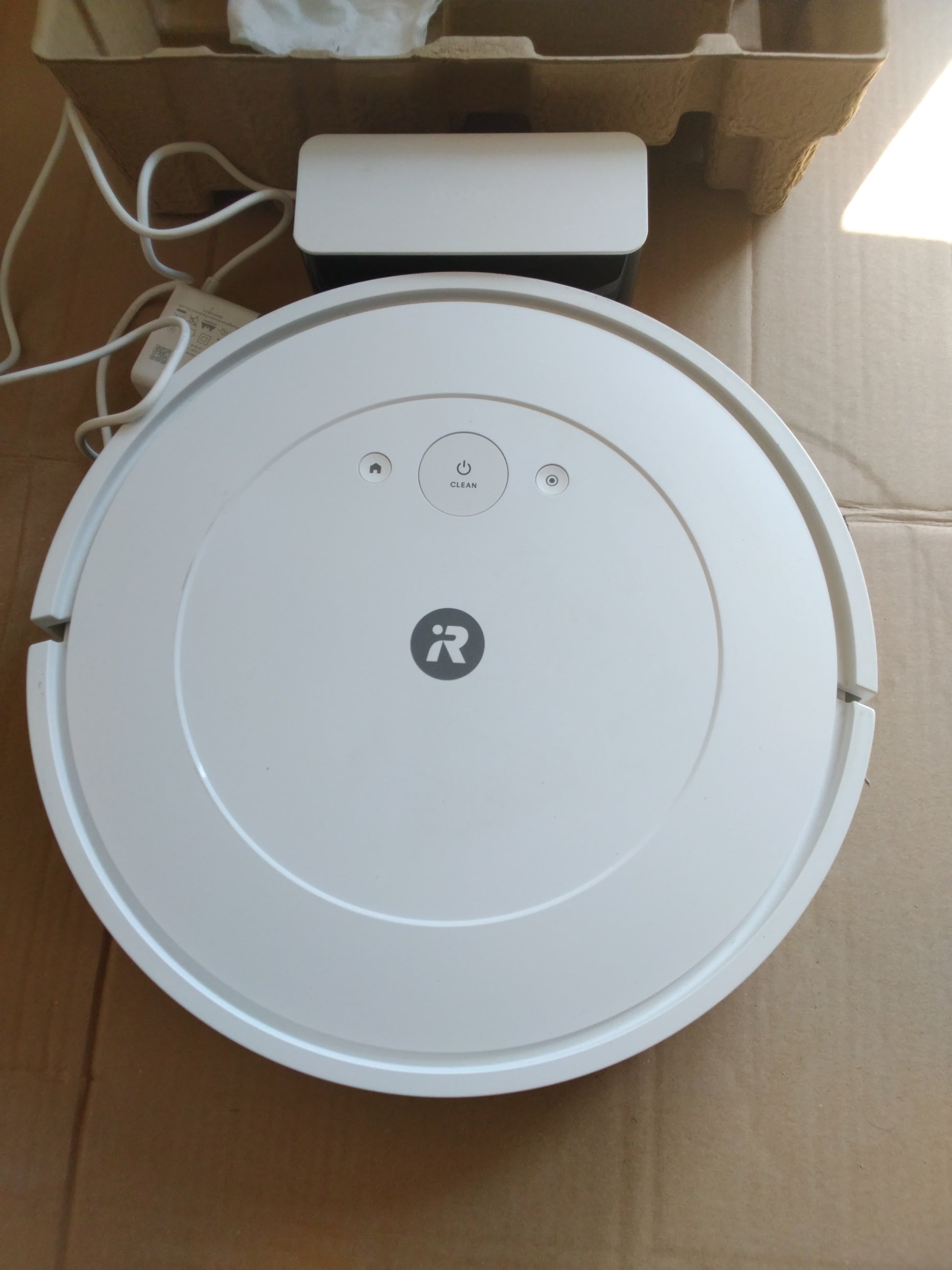iRobot Roomba Combo Essential Robot Aspirapolvere e Lavapavimenti | Bianco | Usato Come Nuovo