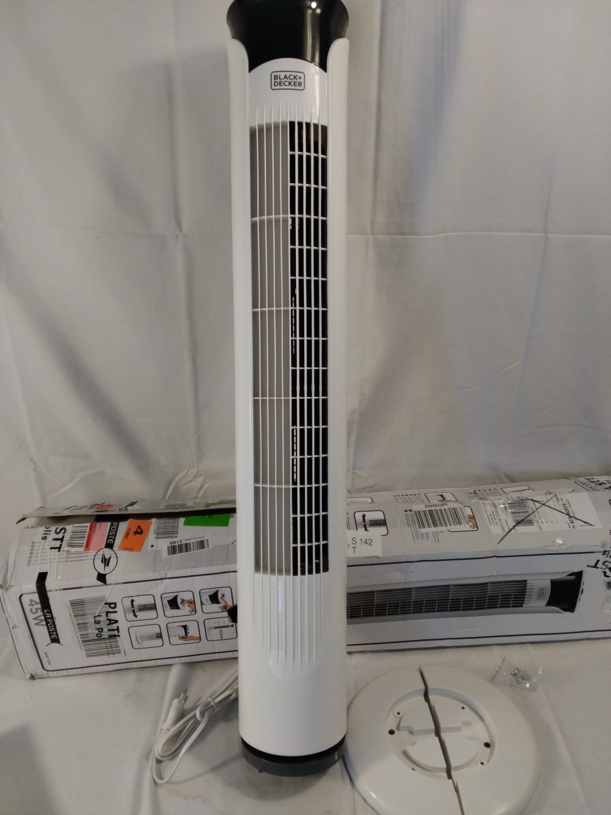 BLACK+DECKER BXEFT47E Ventilatore a Torre Oscillante 81 cm | 45 W | 3 Velocità | Timer | Nuovo