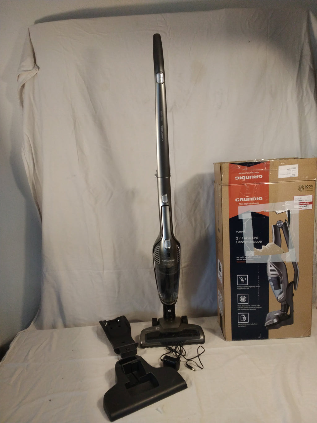 Grundig VCH 9832 Scopa Elettrica Senza Fili 2 in 1 | Aspirapolvere Ciclonico 21,6 V | 75 Min Rigenerato