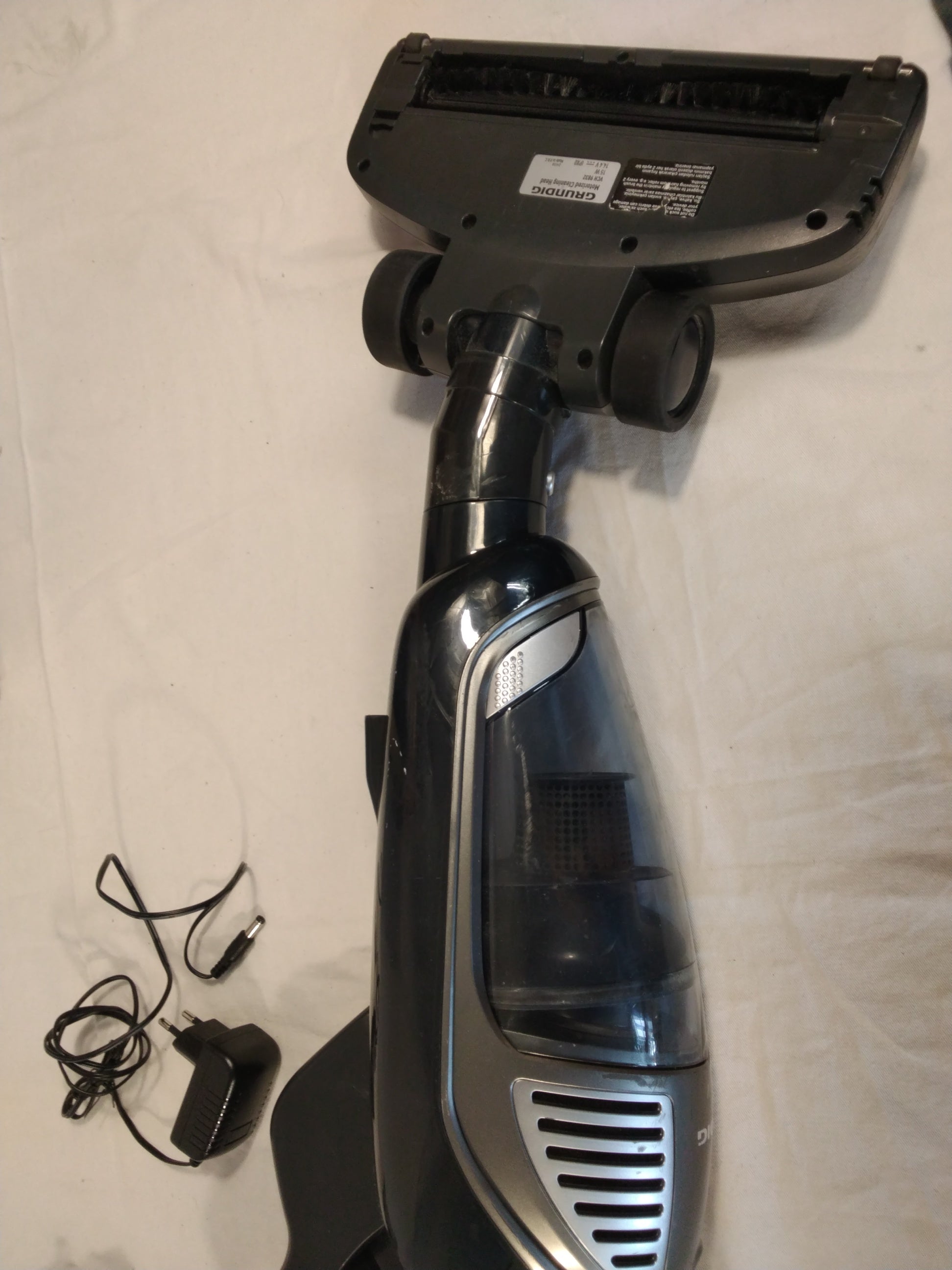 Grundig VCH 9832 Scopa Elettrica Senza Fili 2 in 1 | Aspirapolvere Ciclonico 21,6 V | 75 Min Rigenerato