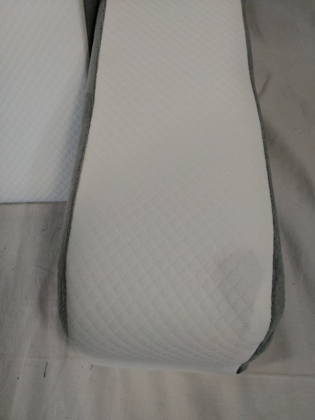 Cuscino Ergonomico per Lettura a Letto con Braccioli e Poggiatesta in Memory Foam | Grigio/Bianco | Come Nuovo