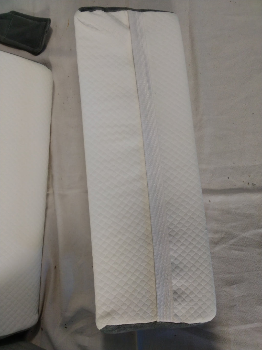 Cuscino Ergonomico per Lettura a Letto con Braccioli e Poggiatesta in Memory Foam | Grigio/Bianco | Come Nuovo