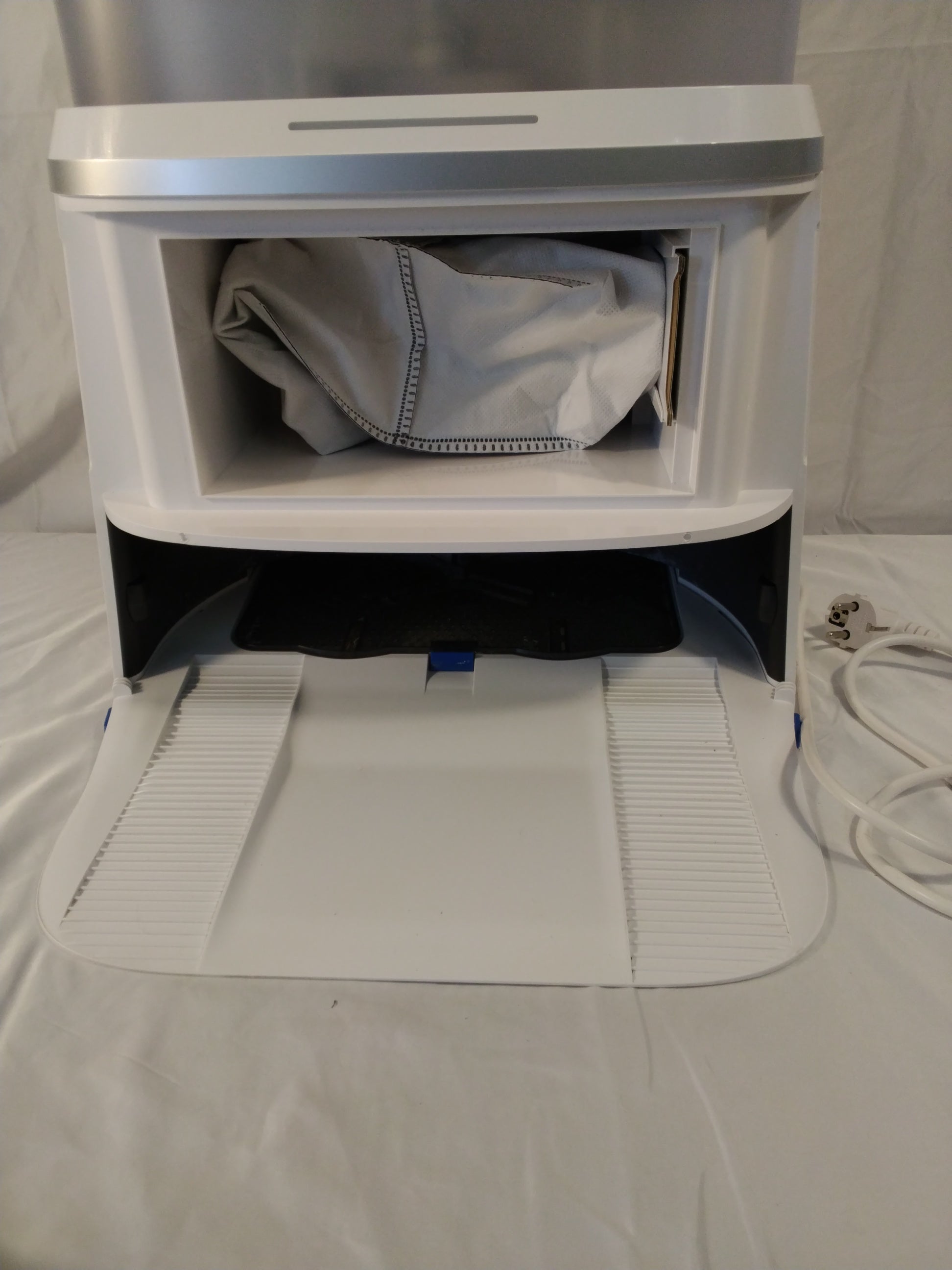 ECOVACS DEEBOT T30 PRO OMNI Robot Aspirapolvere e Lavapavimenti con Stazione OMNI&nbsp; Pari al Nuovo