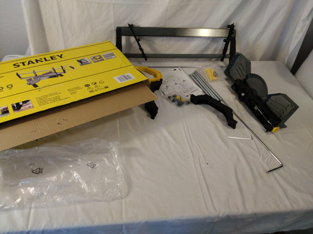 STANLEY 1-20-800 Scatola per Tagli Angolari con Sega Regolabile Usato in buone condizioni