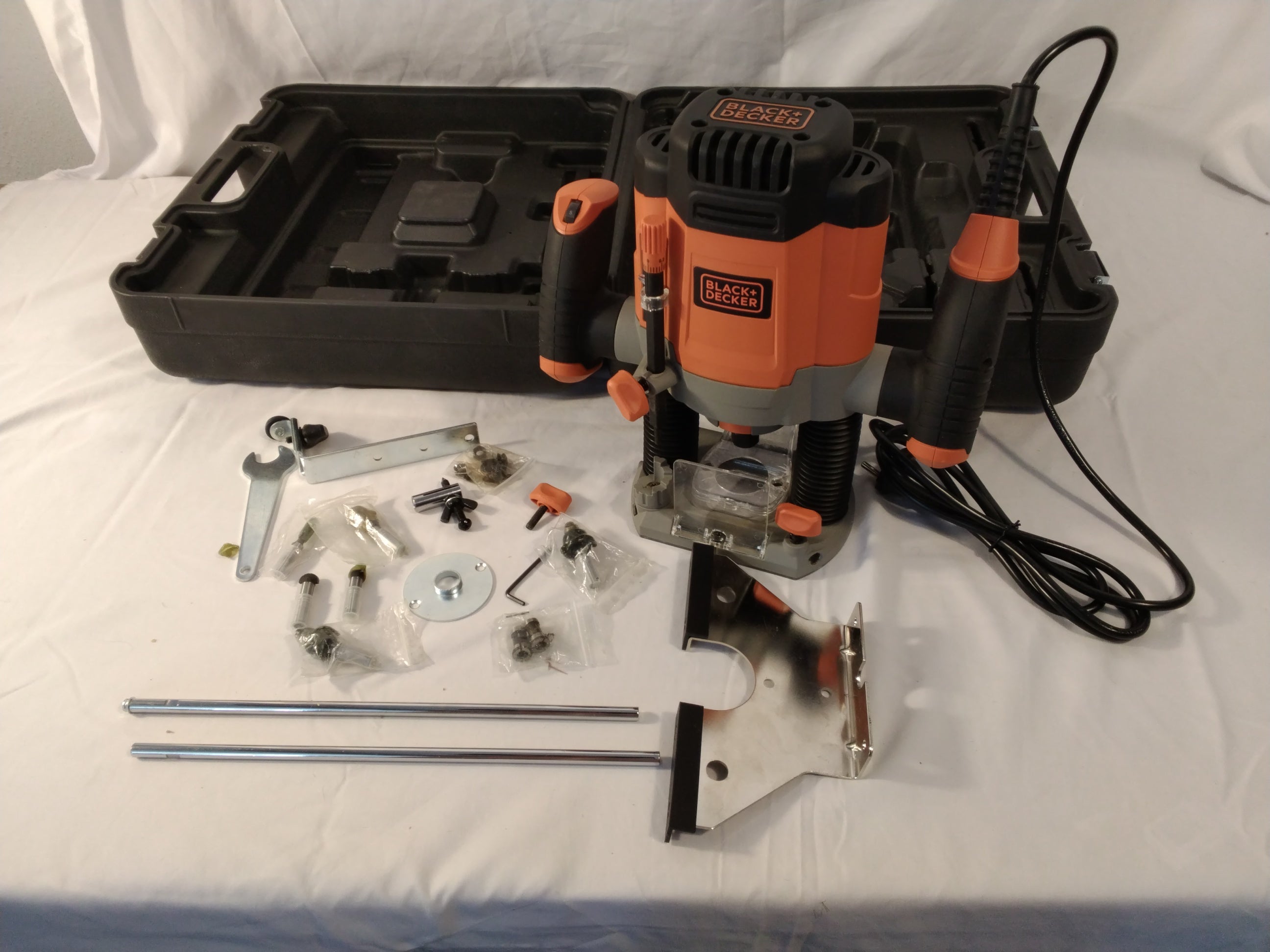 BLACK+DECKER KW1200E Fresatrice Verticale 1200W con Valigetta | Usata Perfettamente Funzionante
