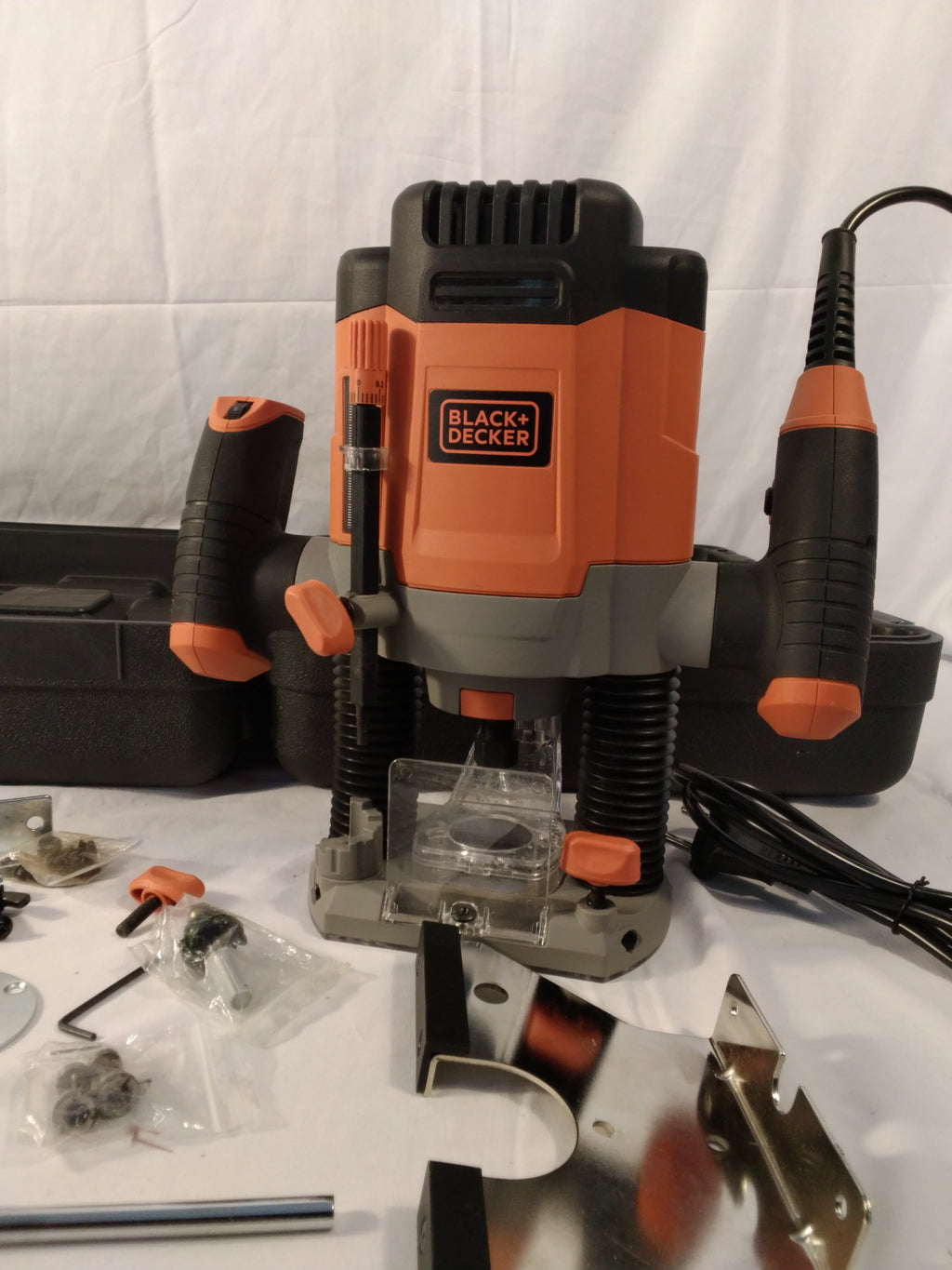 BLACK+DECKER KW1200E Fresatrice Verticale 1200W con Valigetta | Usata Perfettamente Funzionante