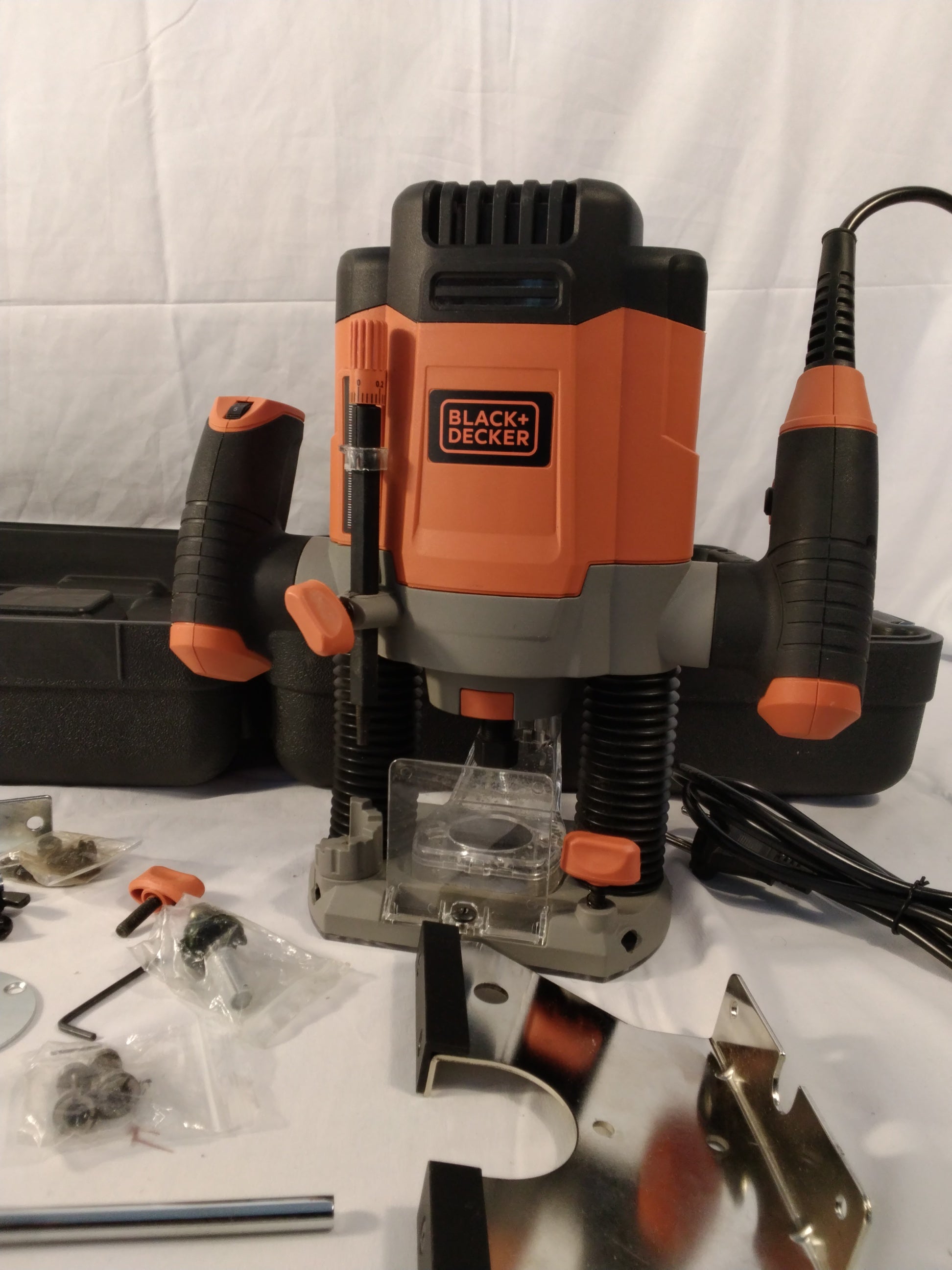 BLACK+DECKER KW1200E Fresatrice Verticale 1200W con Valigetta | Usata Perfettamente Funzionante