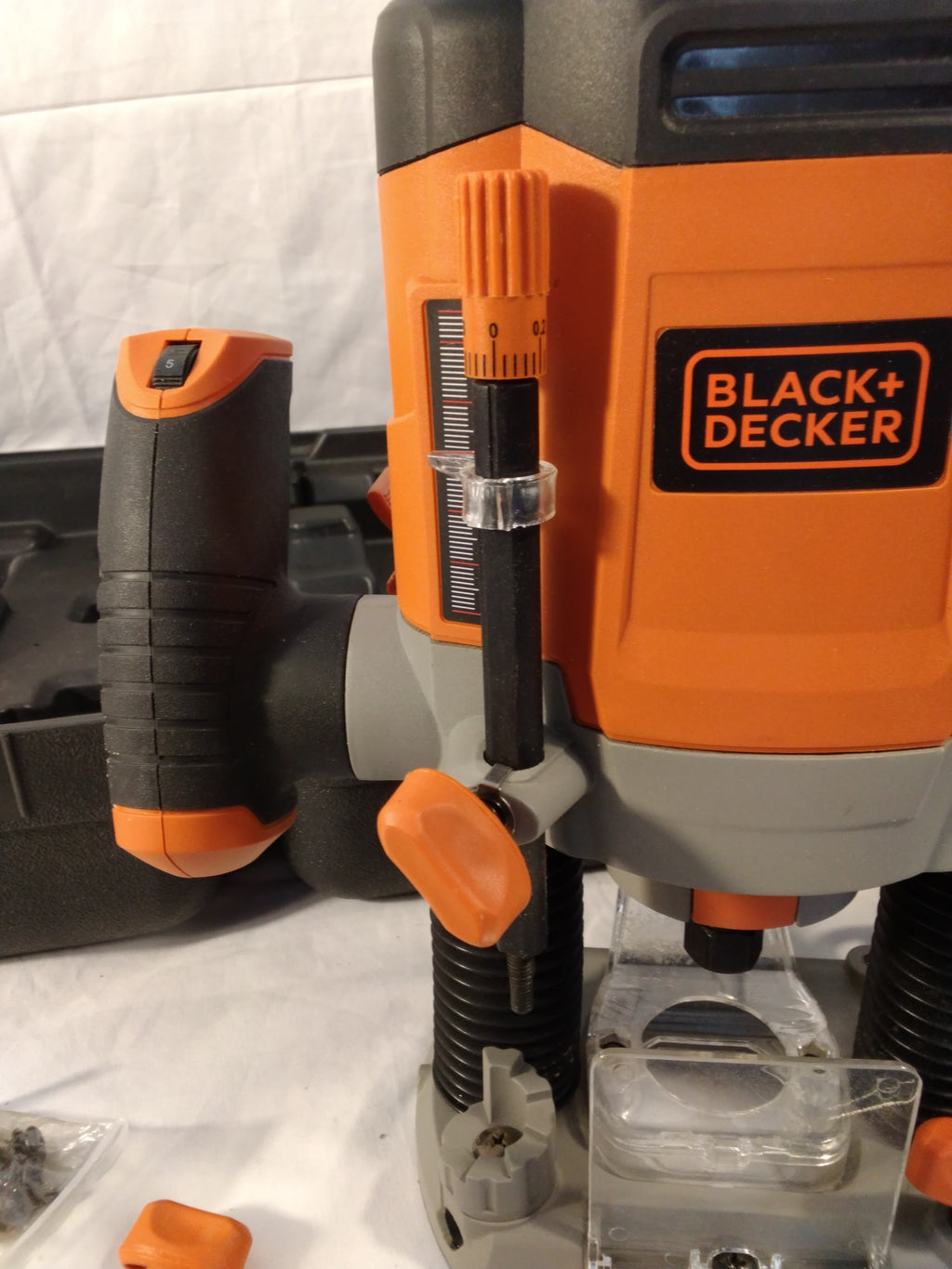 BLACK+DECKER KW1200E Fresatrice Verticale 1200W con Valigetta | Usata Perfettamente Funzionante