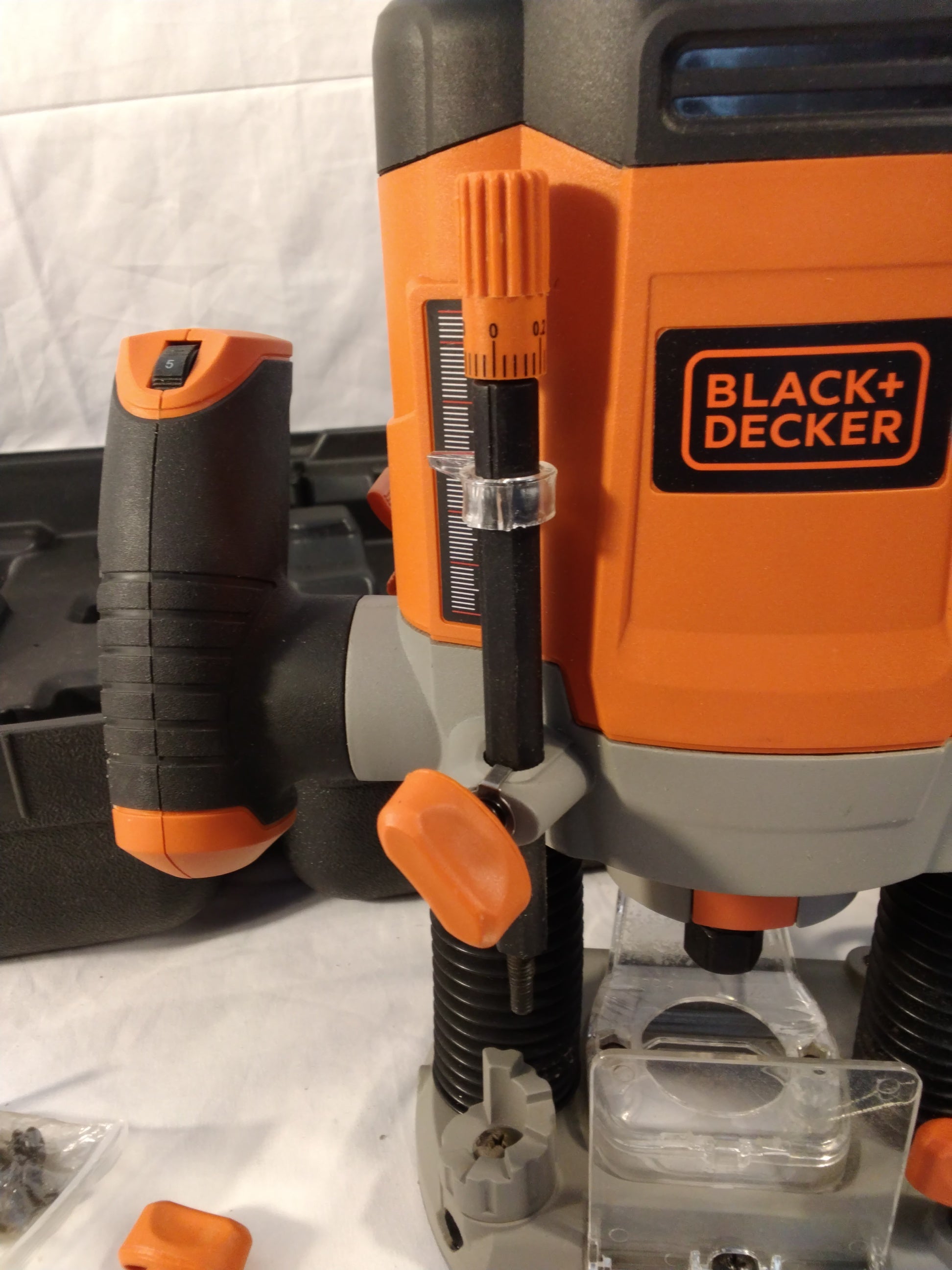 BLACK+DECKER KW1200E Fresatrice Verticale 1200W con Valigetta | Usata Perfettamente Funzionante
