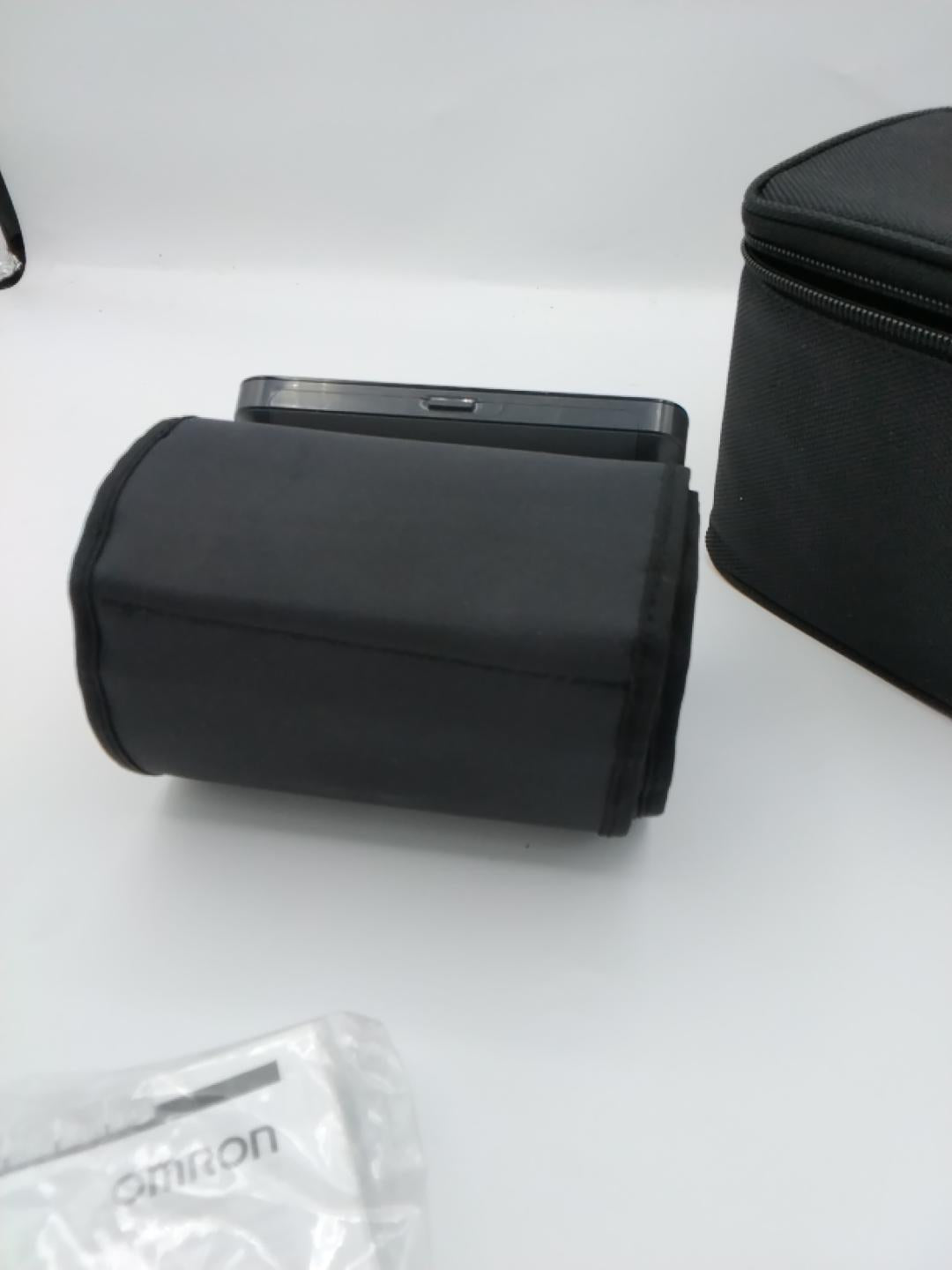 OMRON Evolv Misuratore di Pressione da Braccio Wireless Bluetooth | Usato Pari al Nuovo