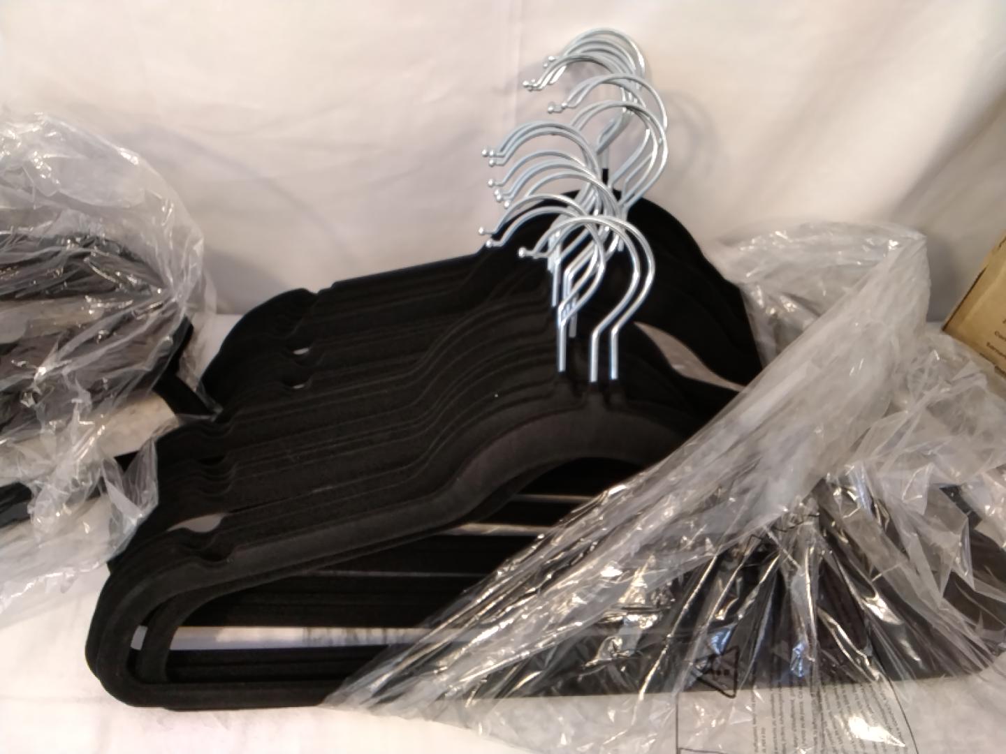 Utopia Home Premium Velvet Hangers | Set 50 Grucce in Velluto | Nero | Nuove