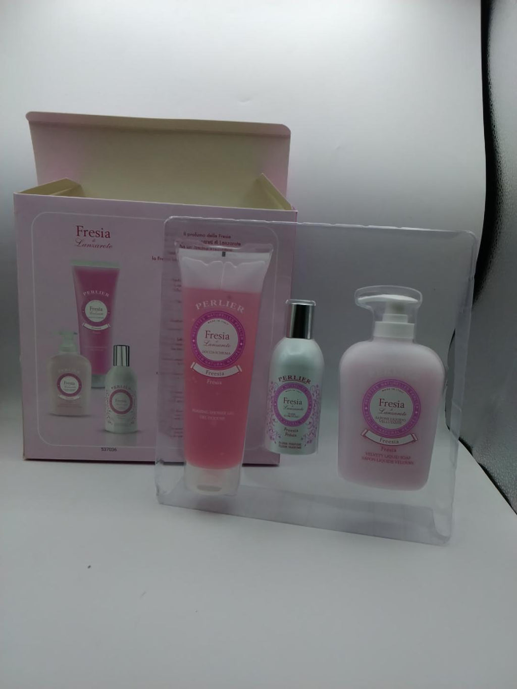 🌸PERLIER FRESIA DI LANZAROTE COFANETTO REGALO, DOCCIA SCHIUMA 250 ML, SAPONE LIQUIDO VELLUTANTE 300 ML, ELISIR DI PROFUMO 100 ML, FRAGRANZA FLOREALE, MADE IN ITALY, NUOVO