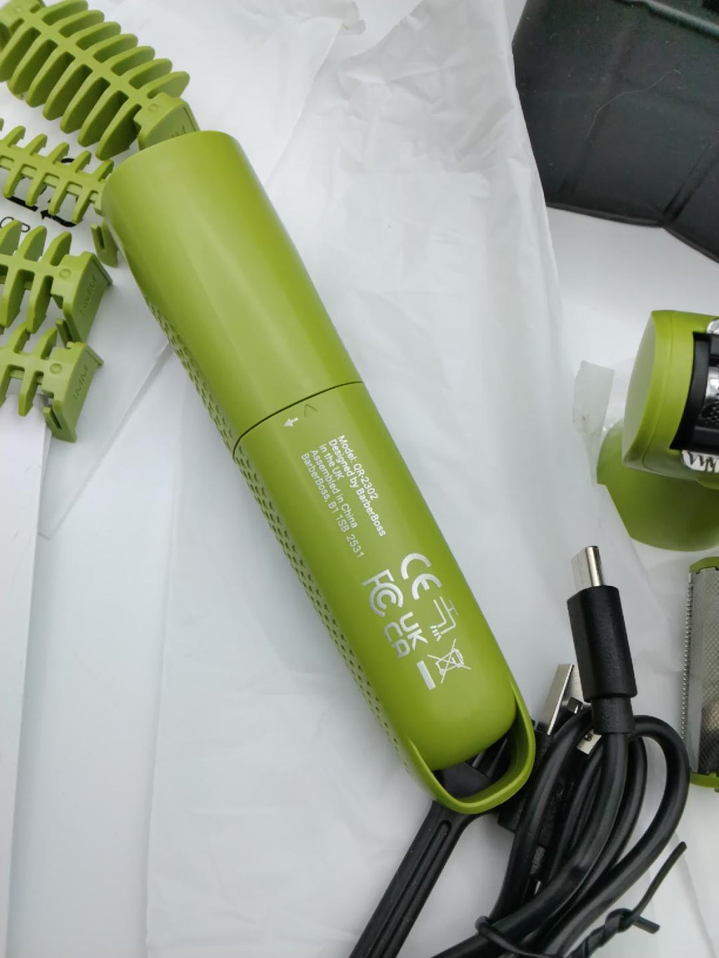 ✂️BARBERBOSS QR-2302 PRECISION 3-IN-1 MEN’S TRIMMER, RIFINITORE BARBA/CAPELLI/CORPO, TESTINA NASO E ORECCHIE, 5 PETTINI 1-7 MM, IMPERMEABILE IPX6, RICARICA USB, 90 MIN AUTONOMIA, VERDE, NUOVO